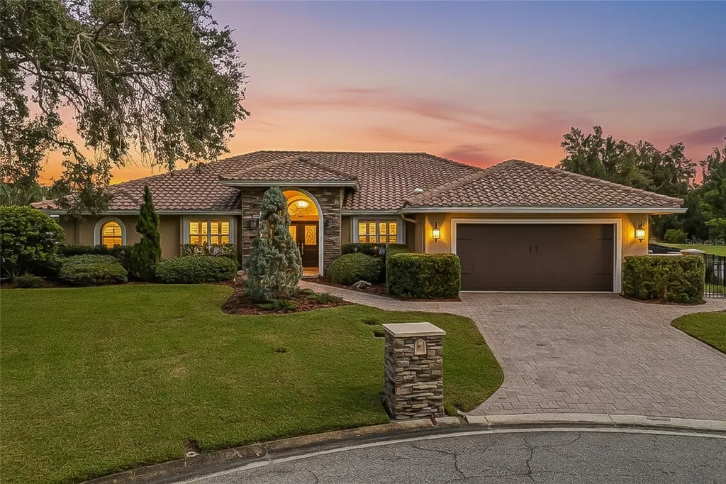 1080 Water Oak Court NE St Petersburg FL 33703