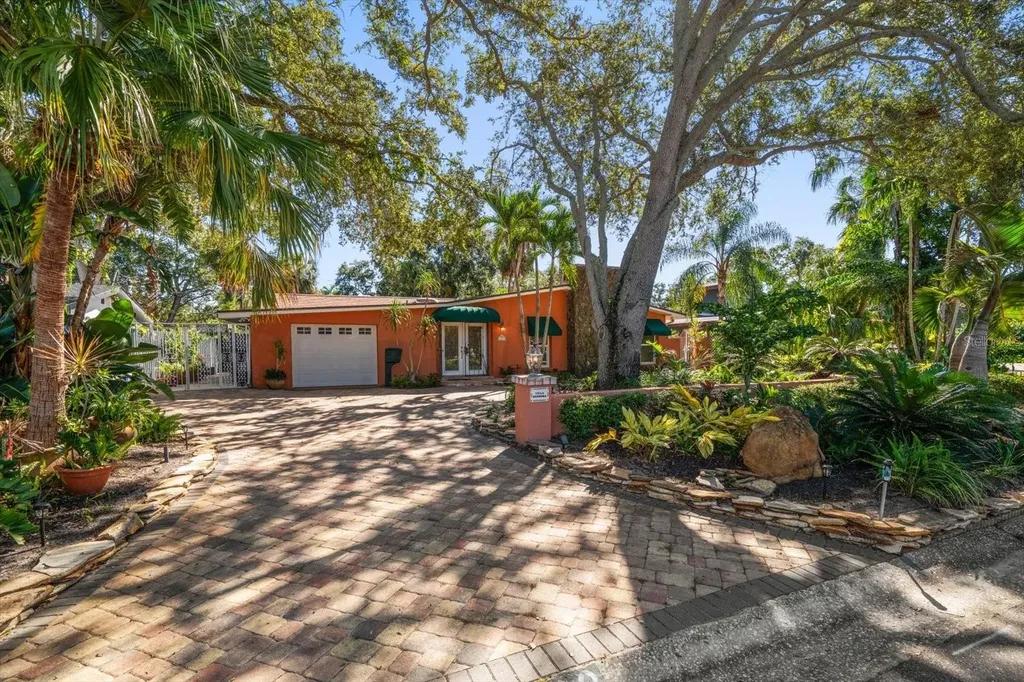 3033 82nd Way N St Petersburg FL 33710