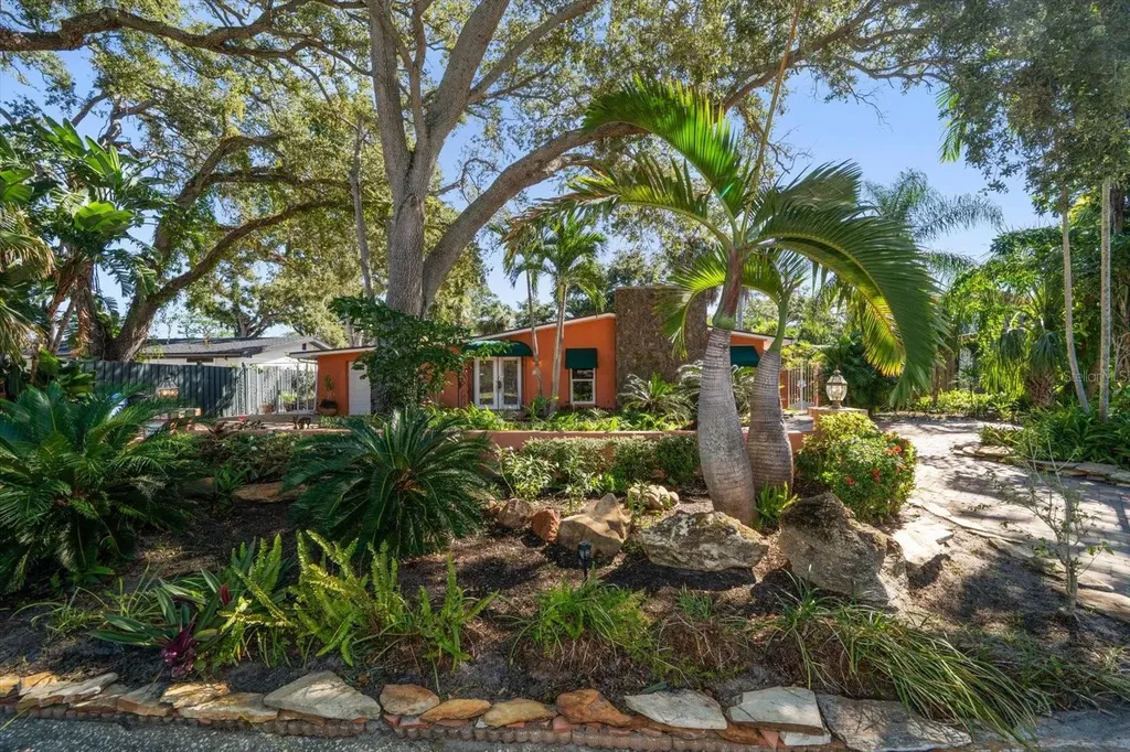 3033 82nd Way N St Petersburg FL 33710