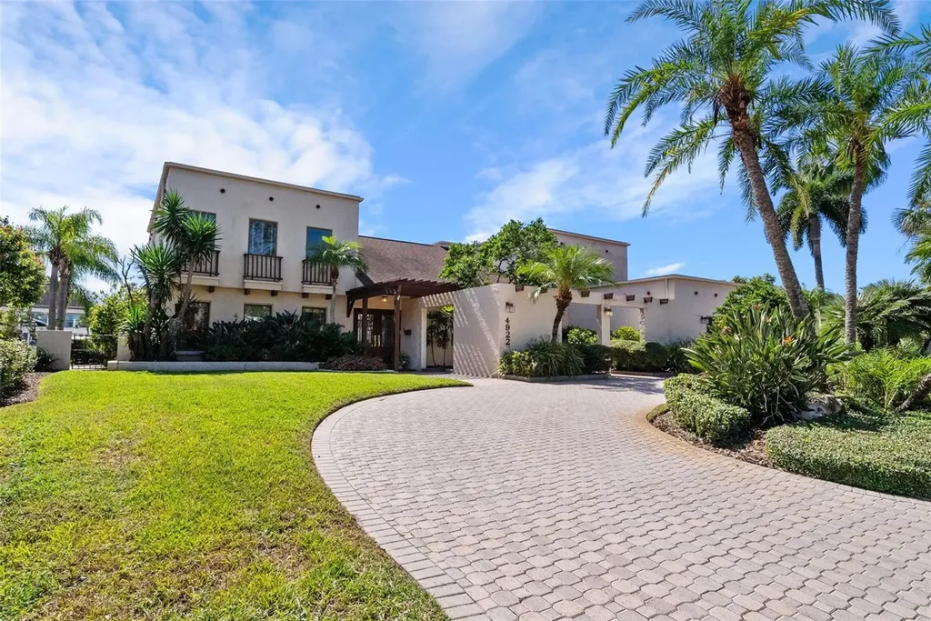 4922 W Bay Way Place Tampa FL 33629