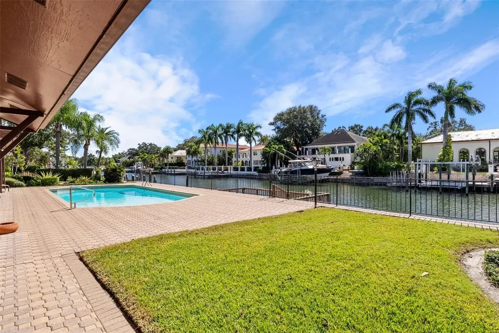 4922 W Bay Way Place Tampa FL 33629