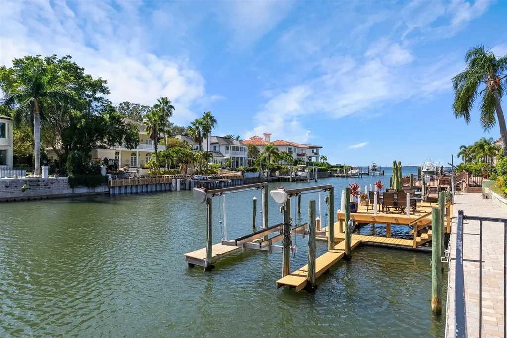 4922 W Bay Way Place Tampa FL 33629