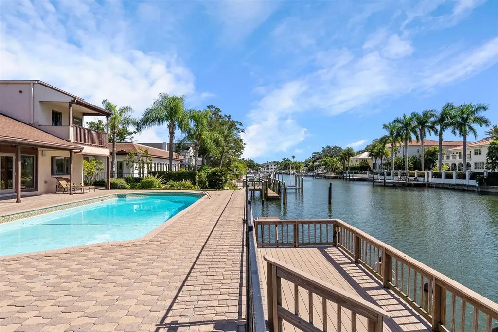 4922 W Bay Way Place Tampa FL 33629