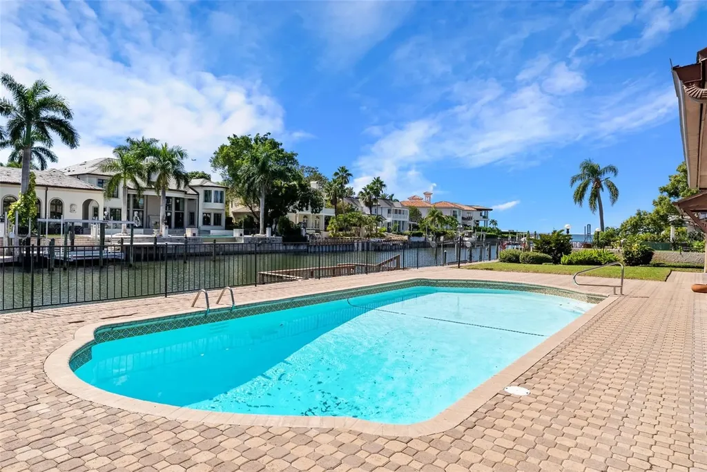 4922 W Bay Way Place Tampa FL 33629