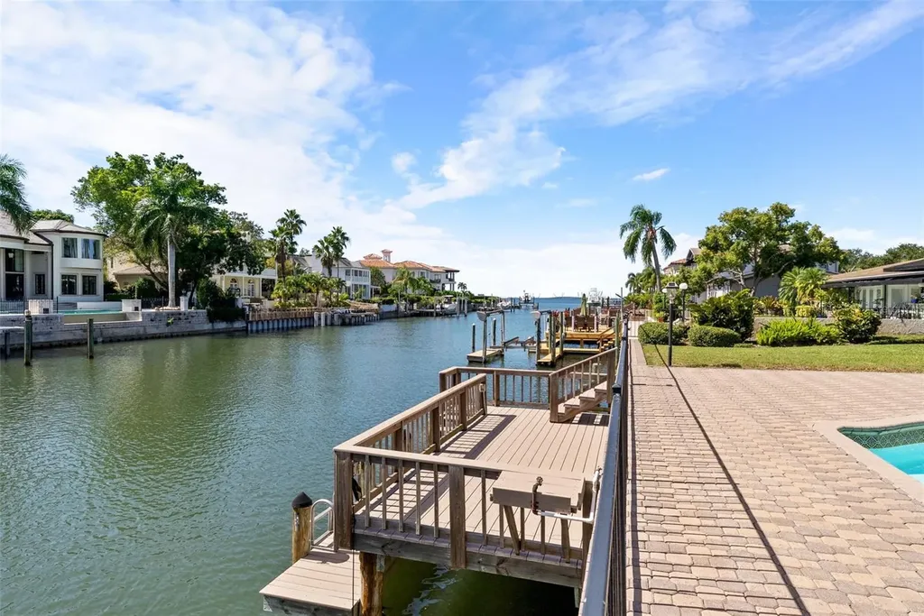 4922 W Bay Way Place Tampa FL 33629
