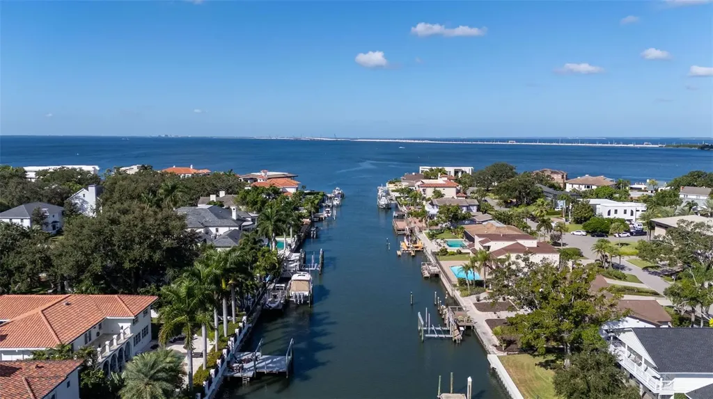 4922 W Bay Way Place Tampa FL 33629