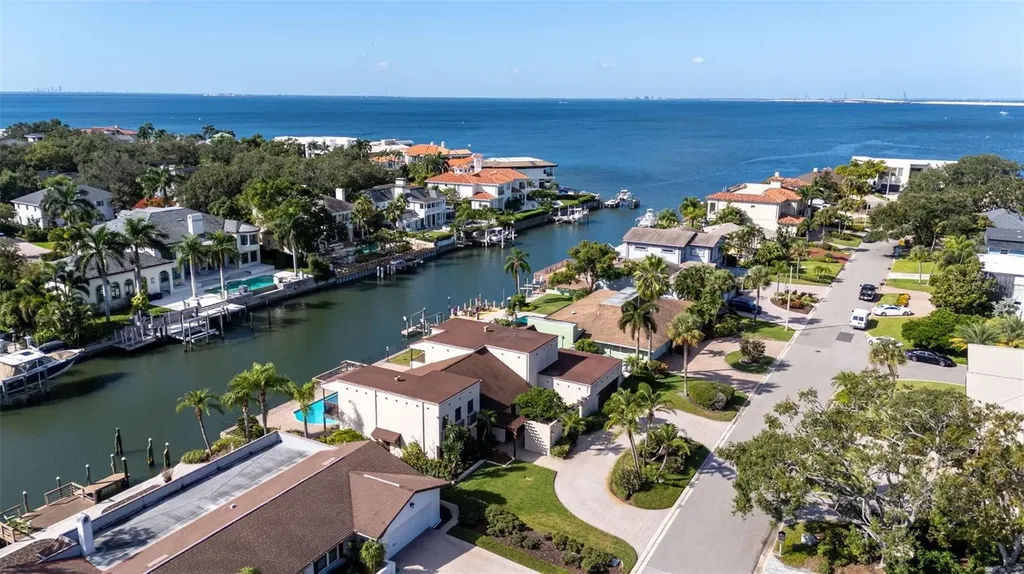 4922 W Bay Way Place Tampa FL 33629