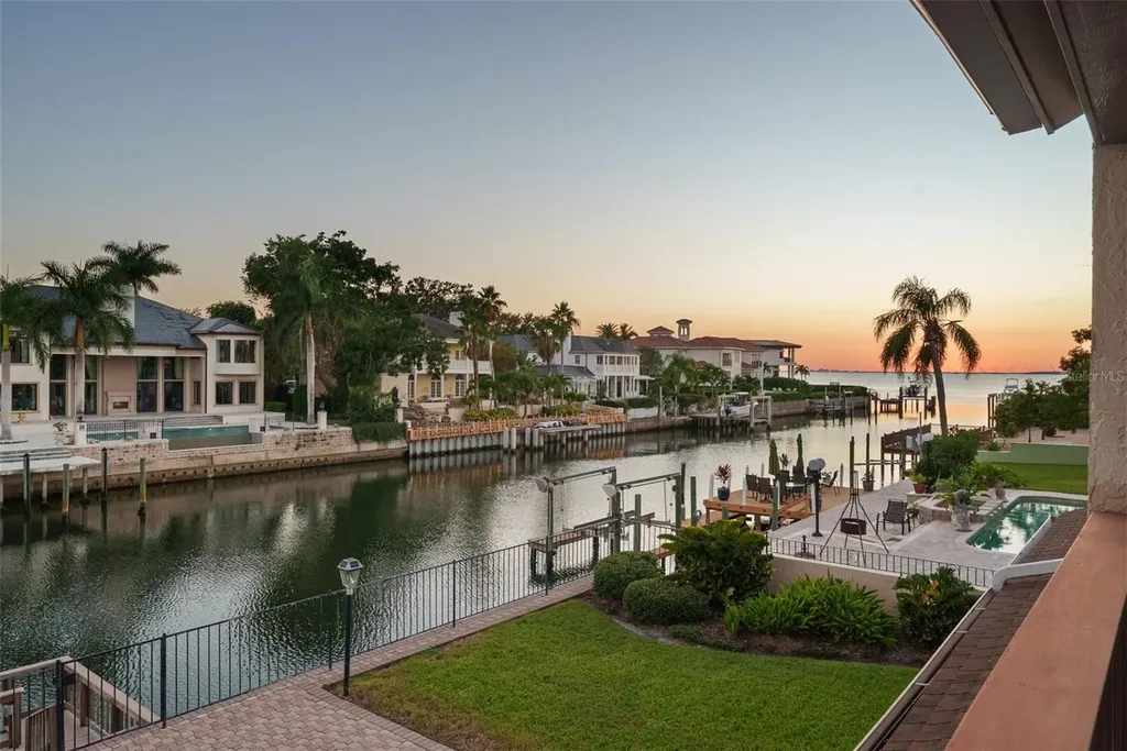 4922 W Bay Way Place Tampa FL 33629