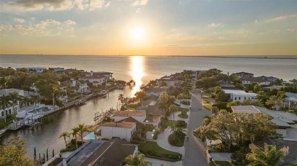 4922 W Bay Way Place Tampa FL 33629