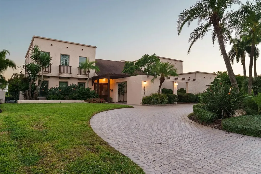 4922 W Bay Way Place Tampa FL 33629