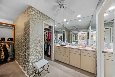 4922 W Bay Way Place Tampa FL 33629