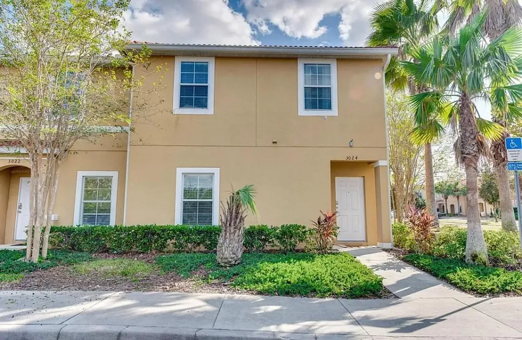 3024 Secret Lake Drive Kissimmee FL 34747