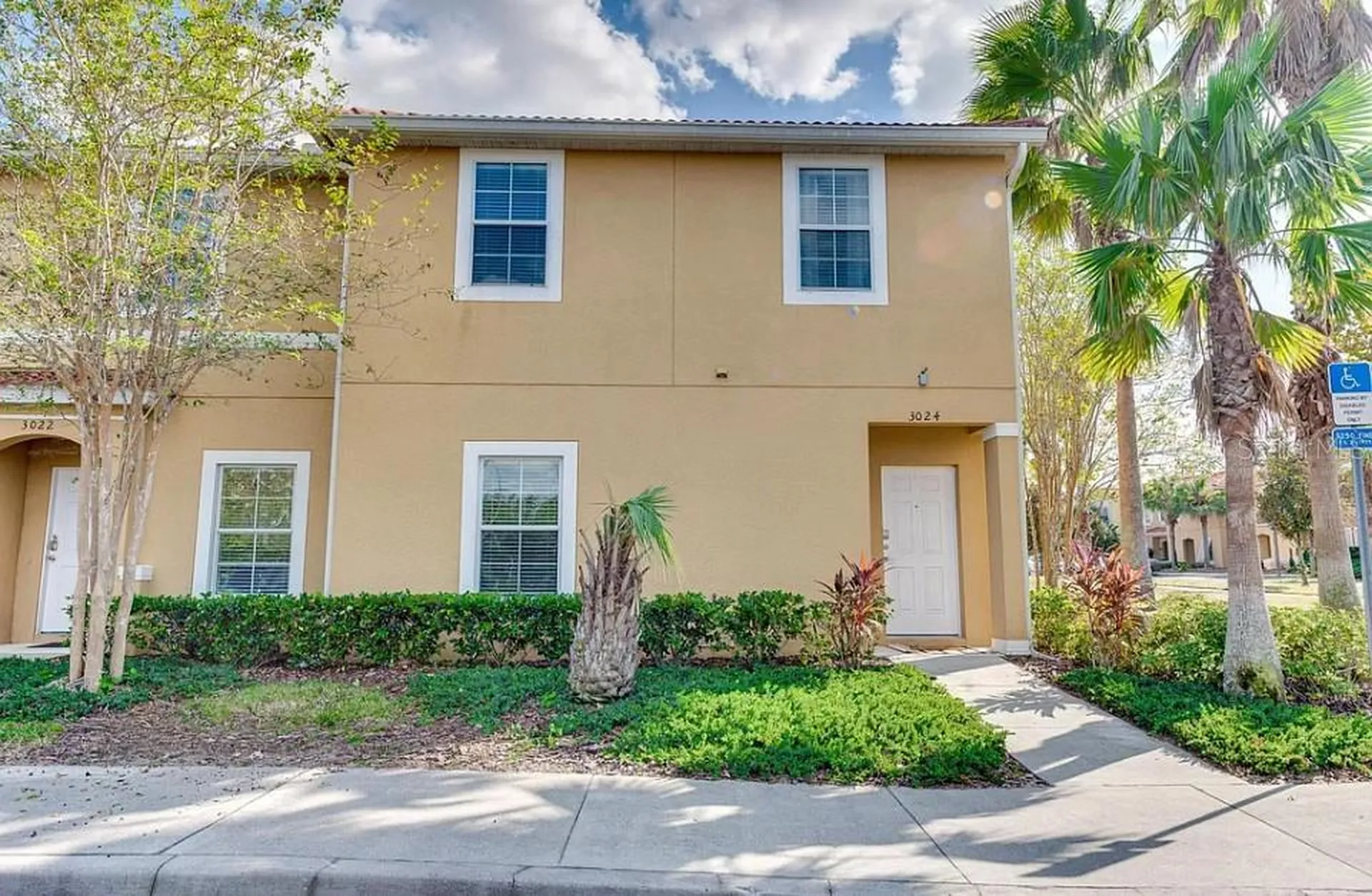 3024 Secret Lake Drive Kissimmee FL 34747