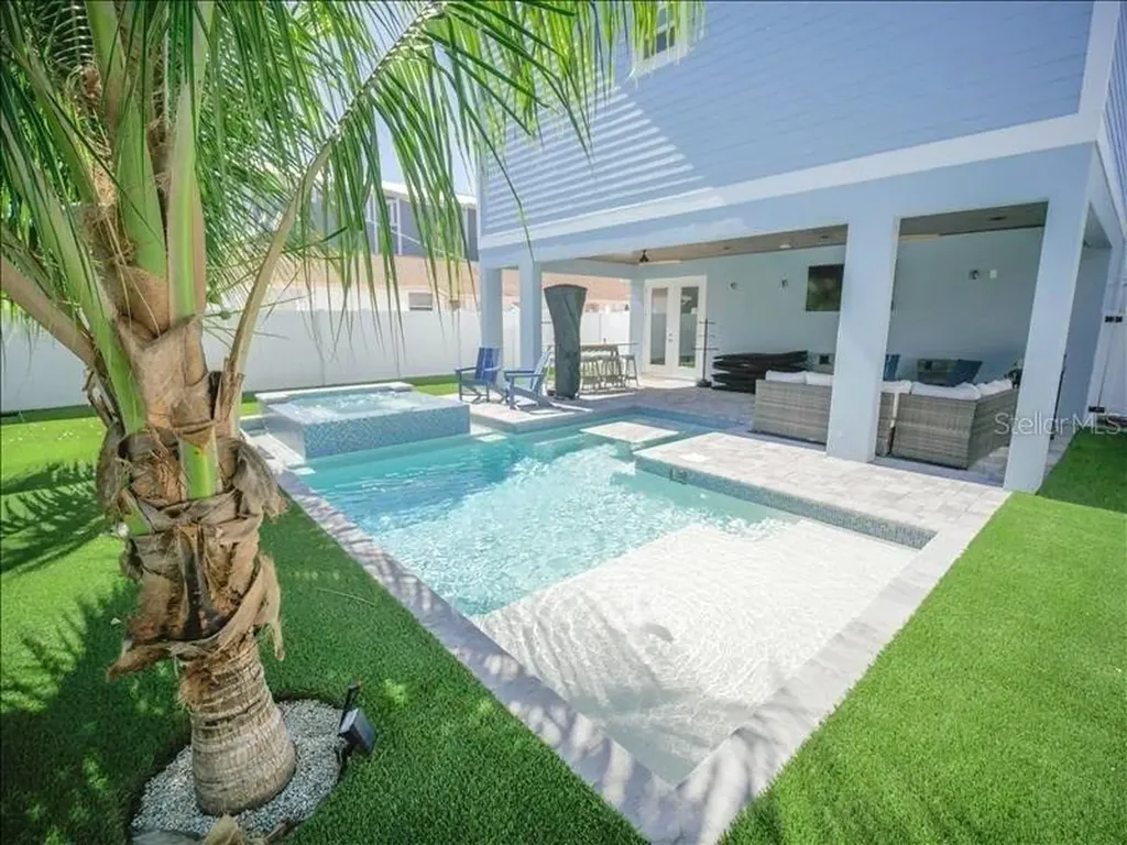 2305 Avenue C Bradenton Beach FL 34217