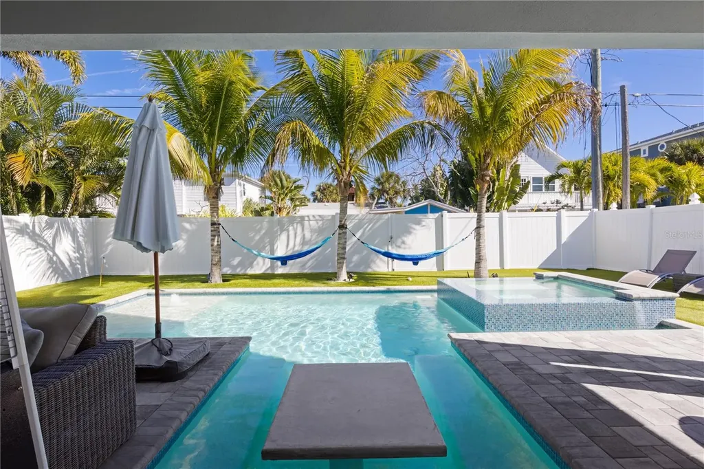 2305 Avenue C Bradenton Beach FL 34217