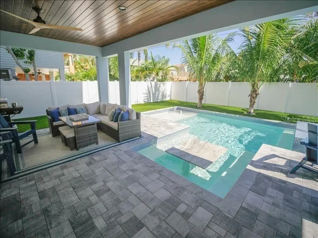 2305 Avenue C Bradenton Beach FL 34217