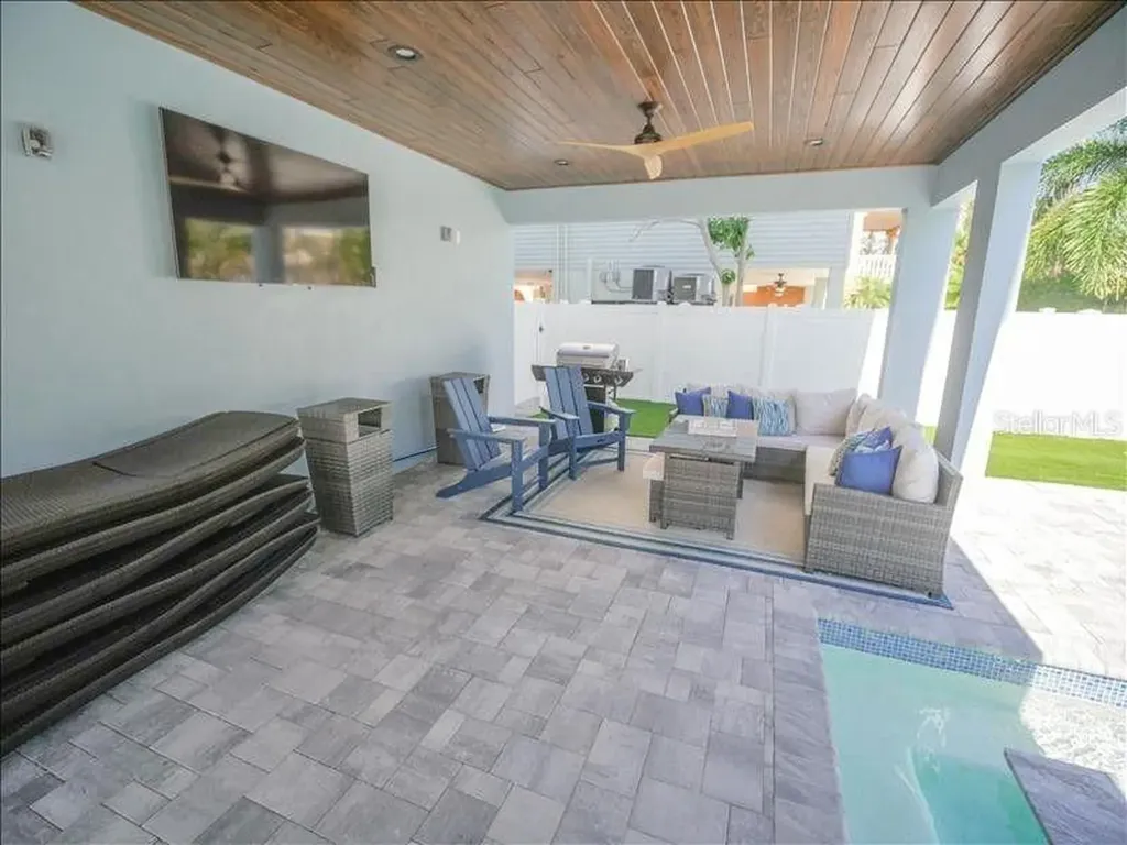 2305 Avenue C Bradenton Beach FL 34217