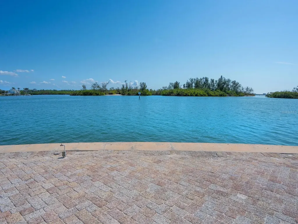 894 Freeling Drive Sarasota FL 34242