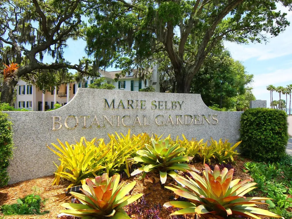 894 Freeling Drive Sarasota FL 34242