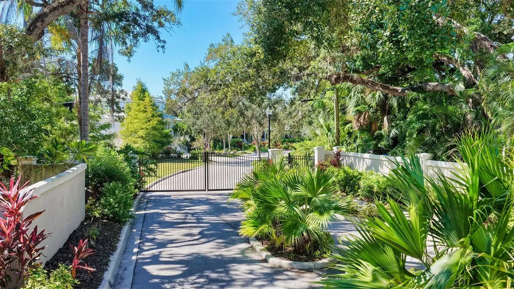 3930 Elysian Woods Lane Sarasota FL 34231