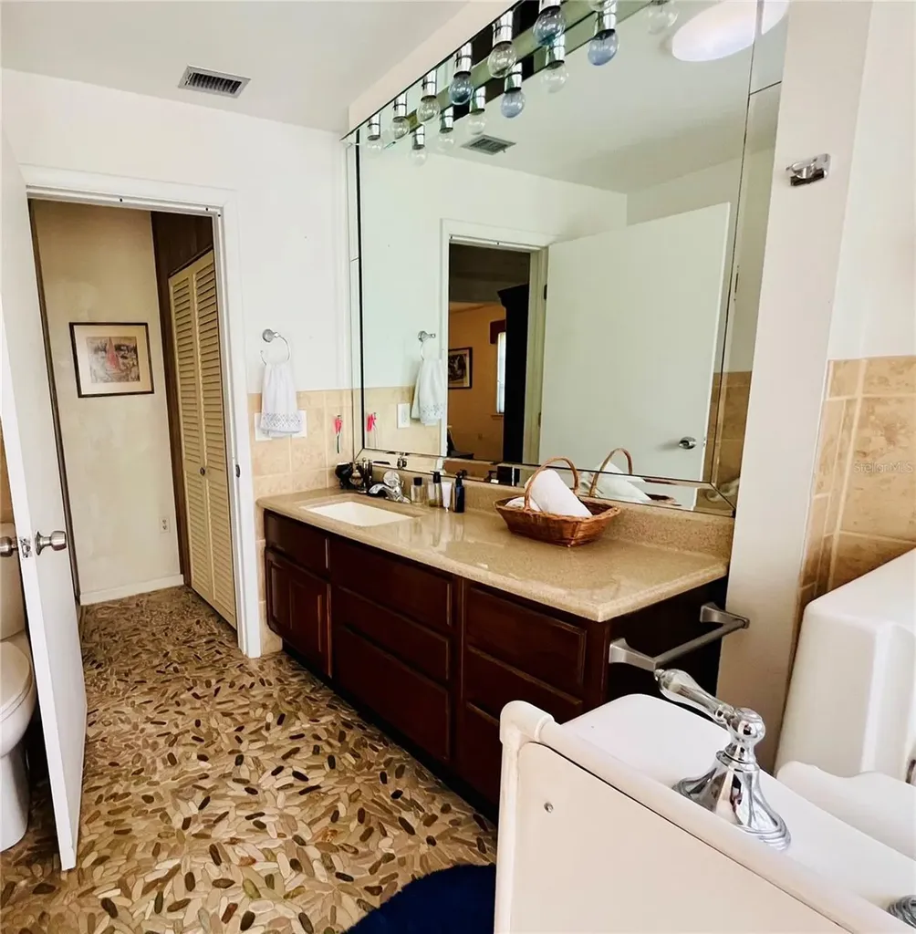 550 46th Street Sarasota FL 34234