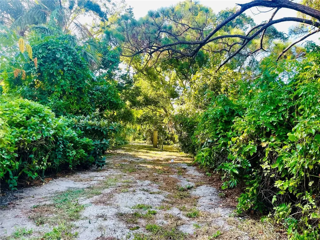 550 46th Street Sarasota FL 34234