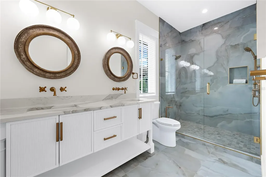 551 S Washington Drive Sarasota FL 34236
