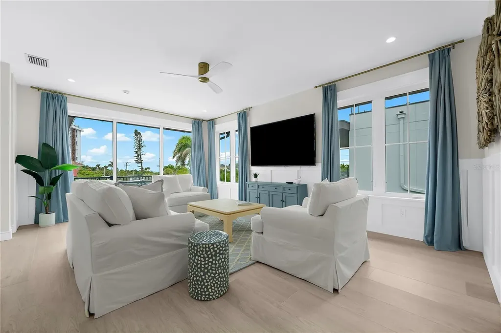551 S Washington Drive Sarasota FL 34236