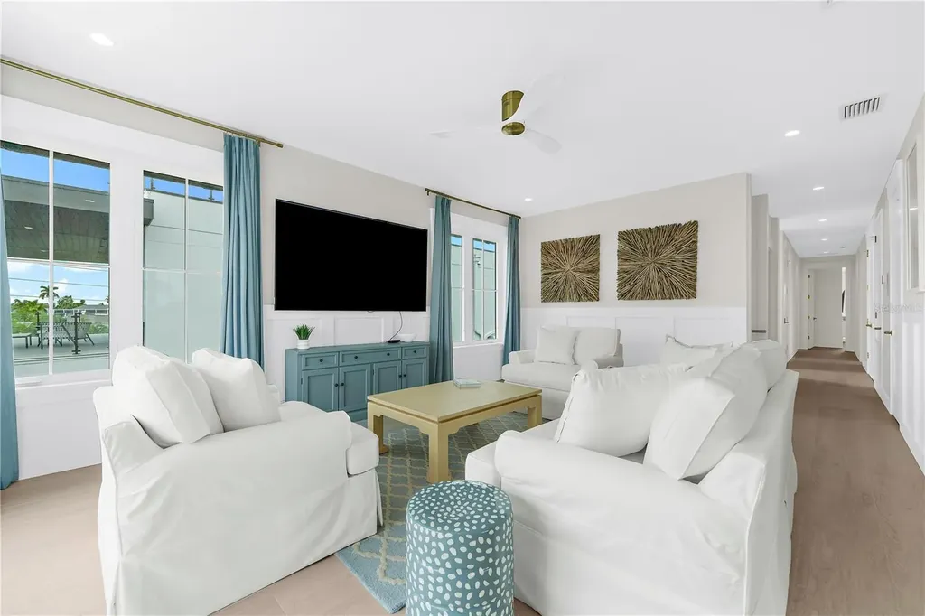 551 S Washington Drive Sarasota FL 34236