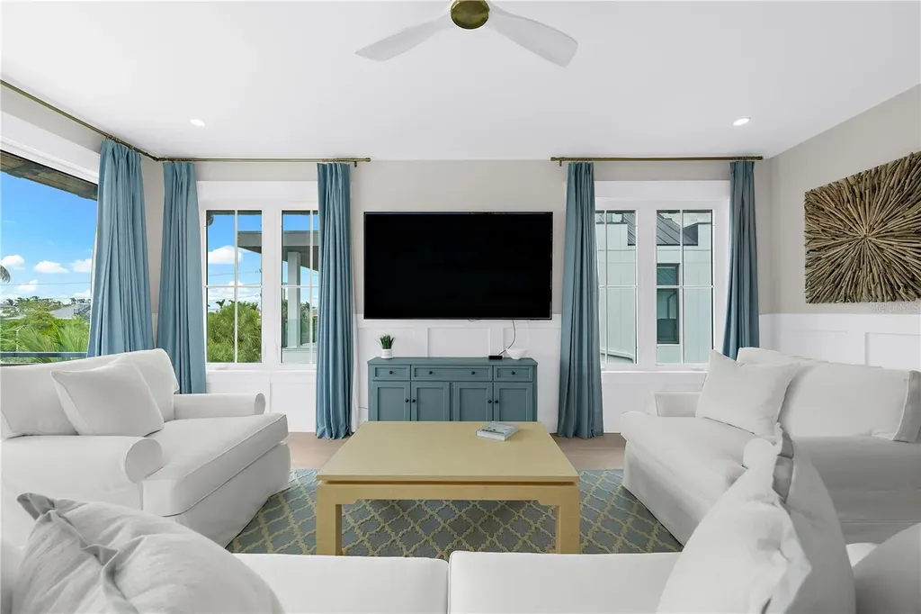 551 S Washington Drive Sarasota FL 34236