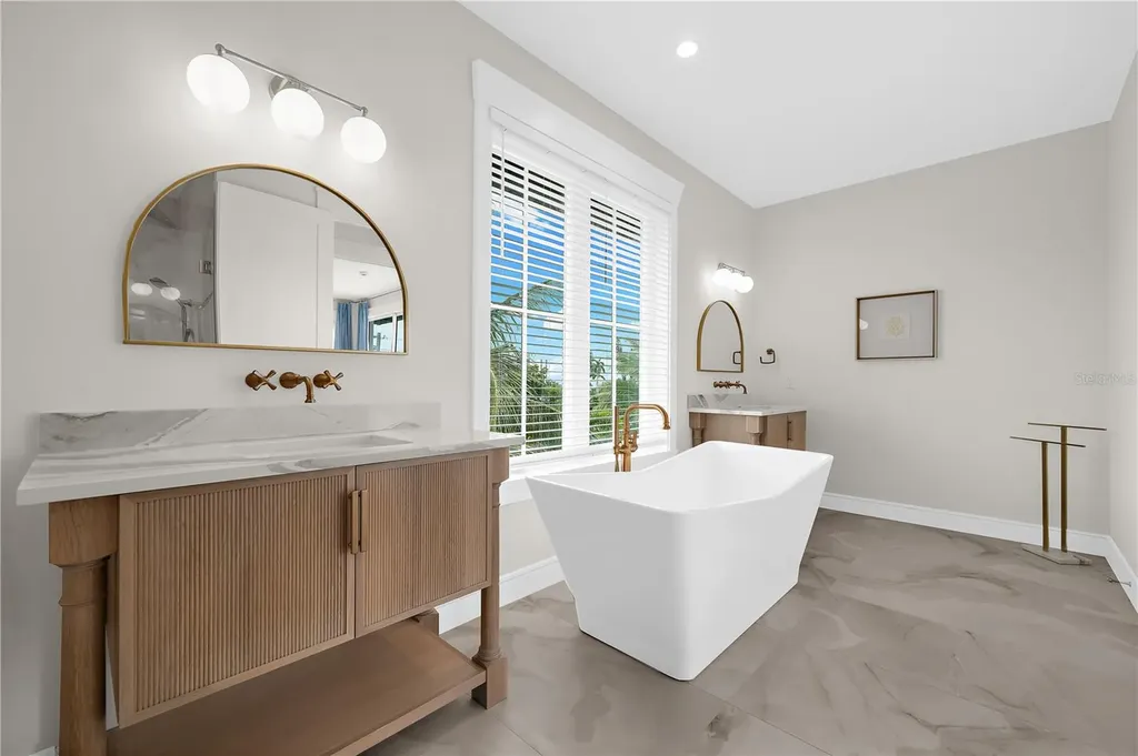 551 S Washington Drive Sarasota FL 34236