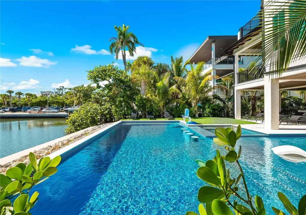 551 S Washington Drive Sarasota FL 34236