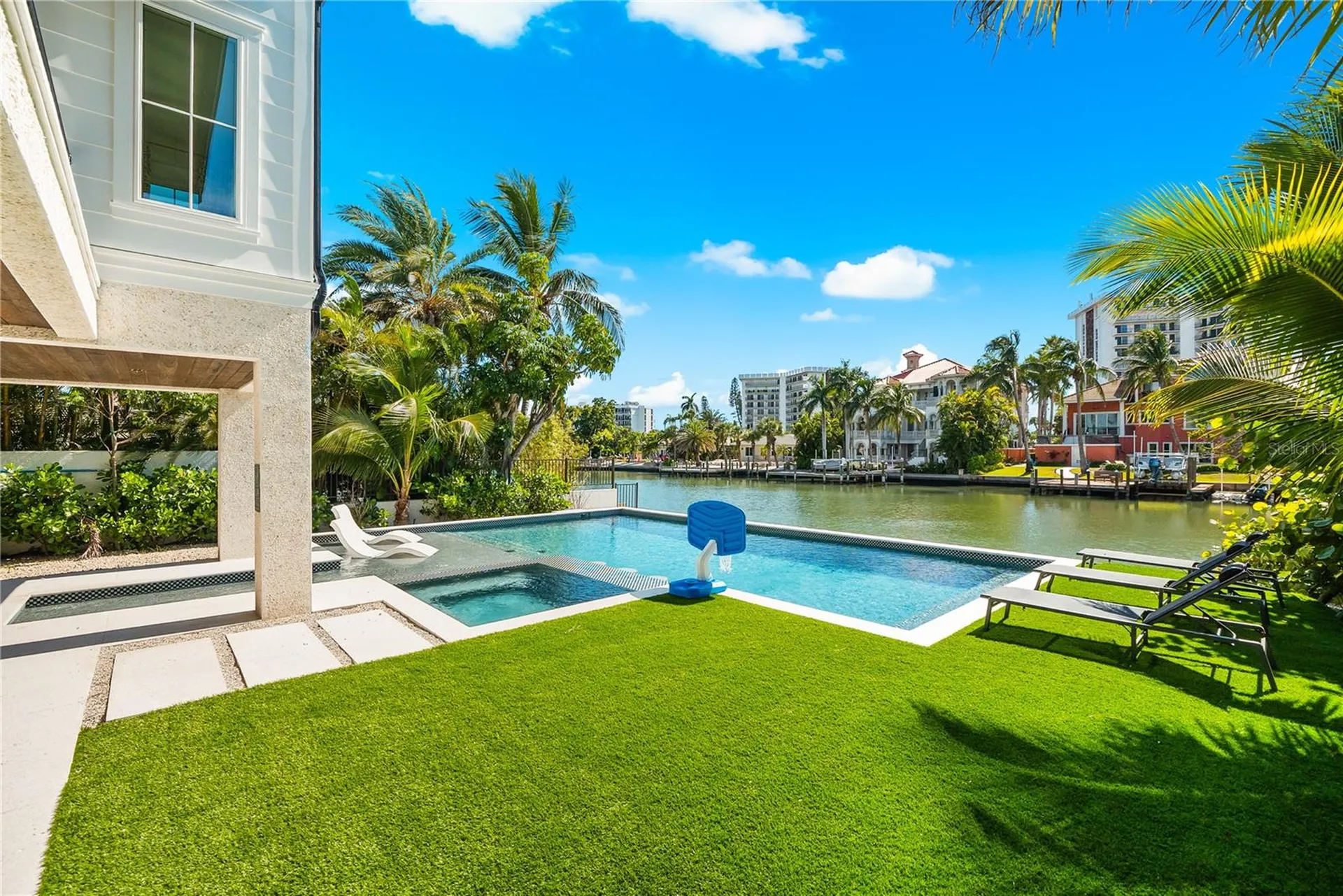 551 S Washington Drive Sarasota FL 34236