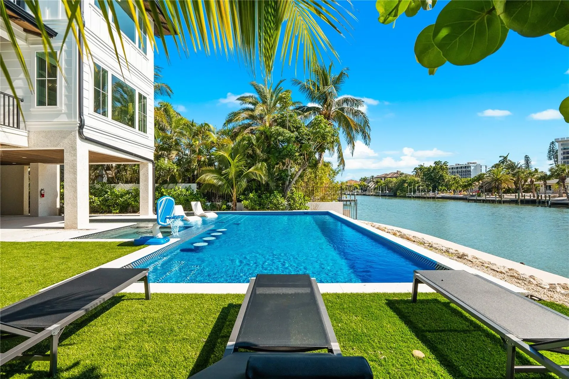 551 S Washington Drive Sarasota FL 34236