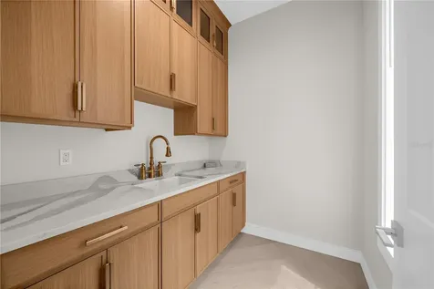 551 S Washington Drive Sarasota FL 34236