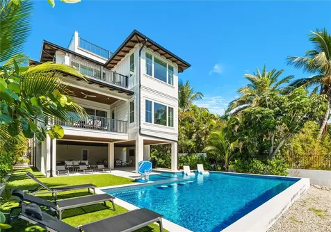 551 S Washington Drive Sarasota FL 34236