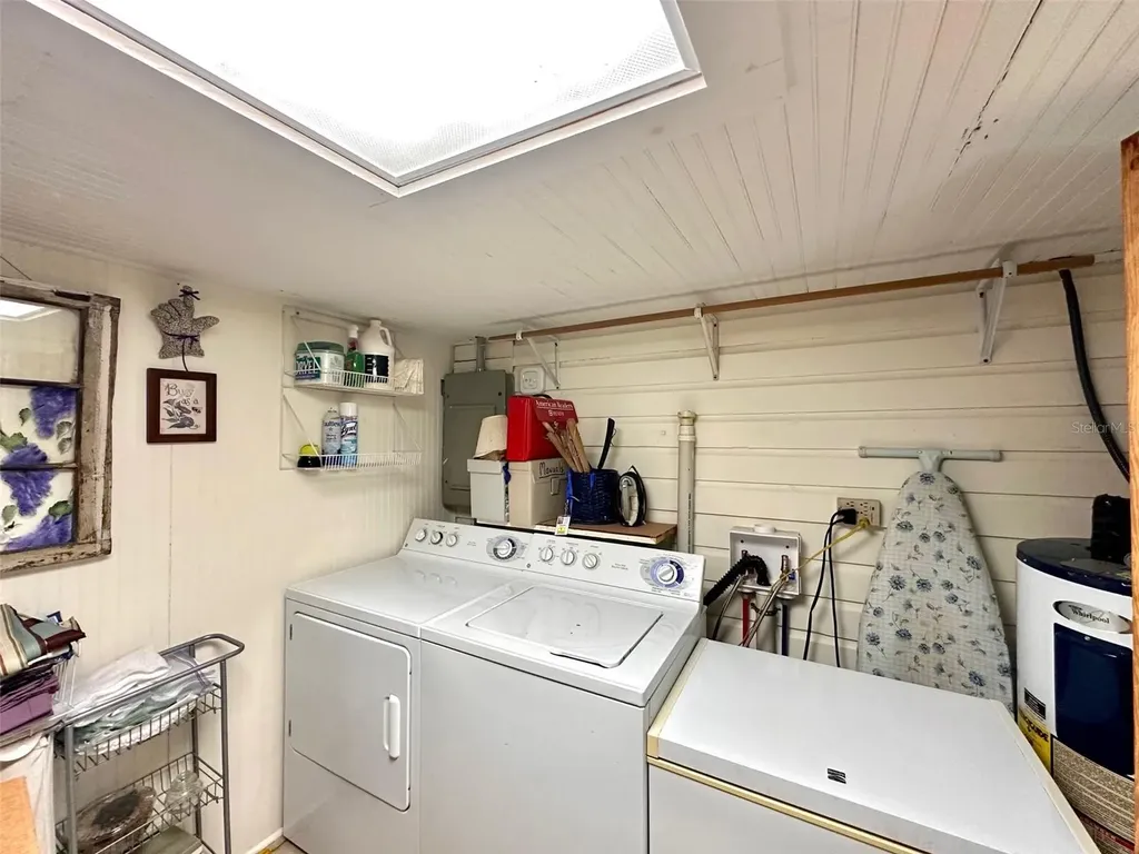 15591 SW County Road 235 Brooker FL 32622