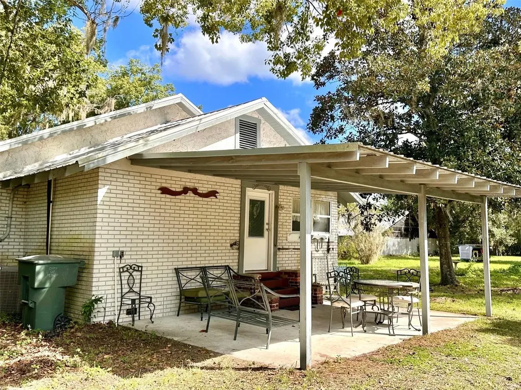 15591 SW County Road 235 Brooker FL 32622