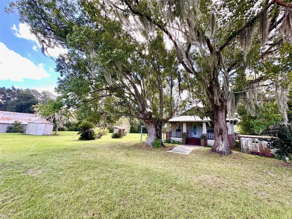 15591 SW County Road 235 Brooker FL 32622