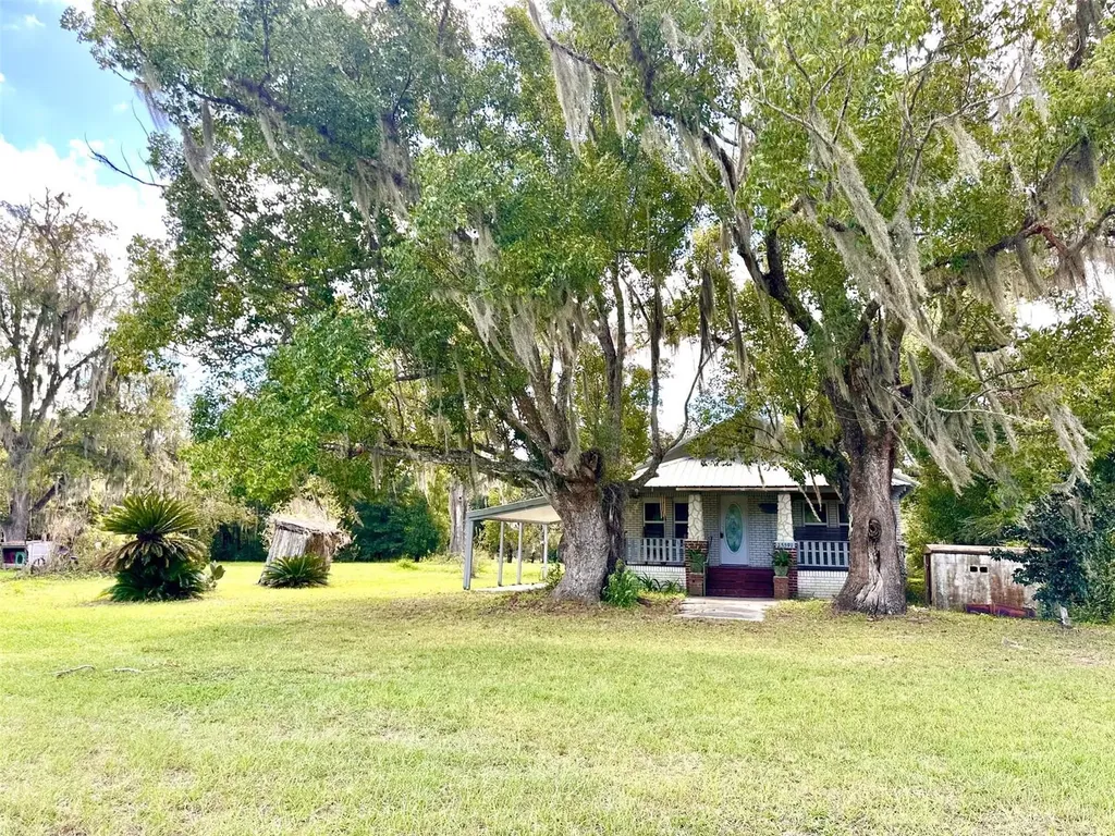 15591 SW County Road 235 Brooker FL 32622