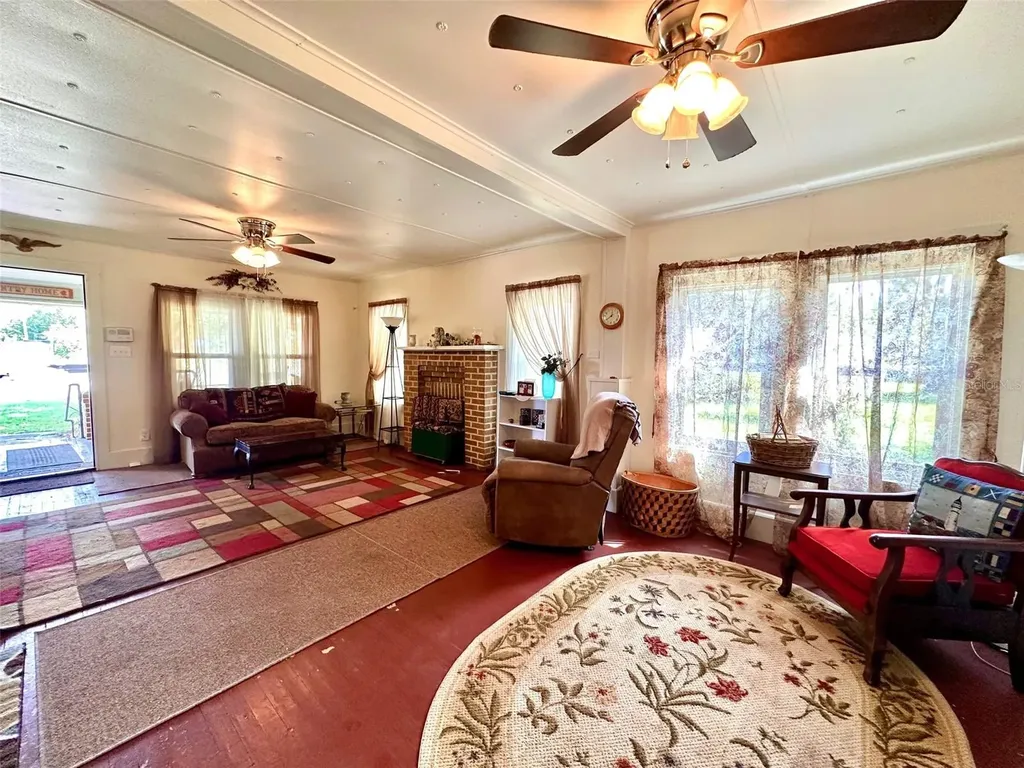 15591 SW County Road 235 Brooker FL 32622