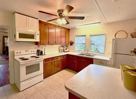15591 SW County Road 235 Brooker FL 32622