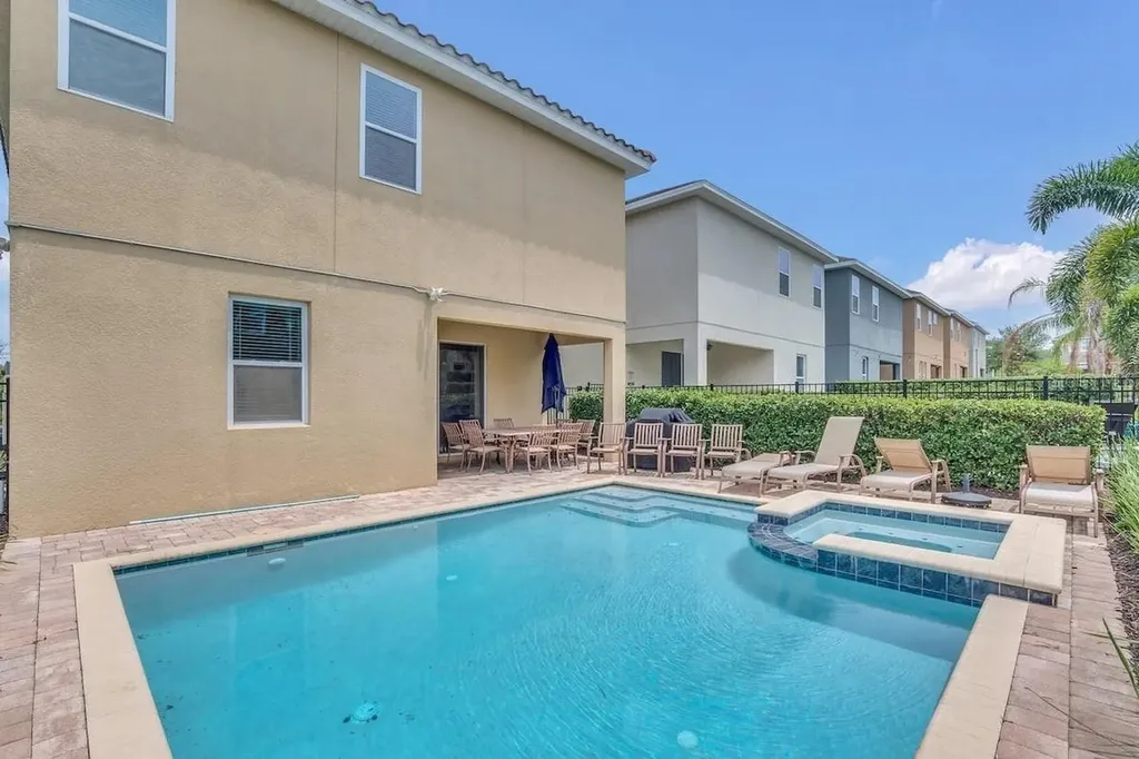 450 Novi Path Kissimmee FL 34747