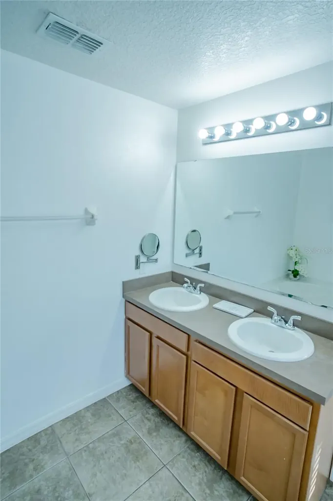 1056 Cypress Pointe Boulevard Davenport FL 33896
