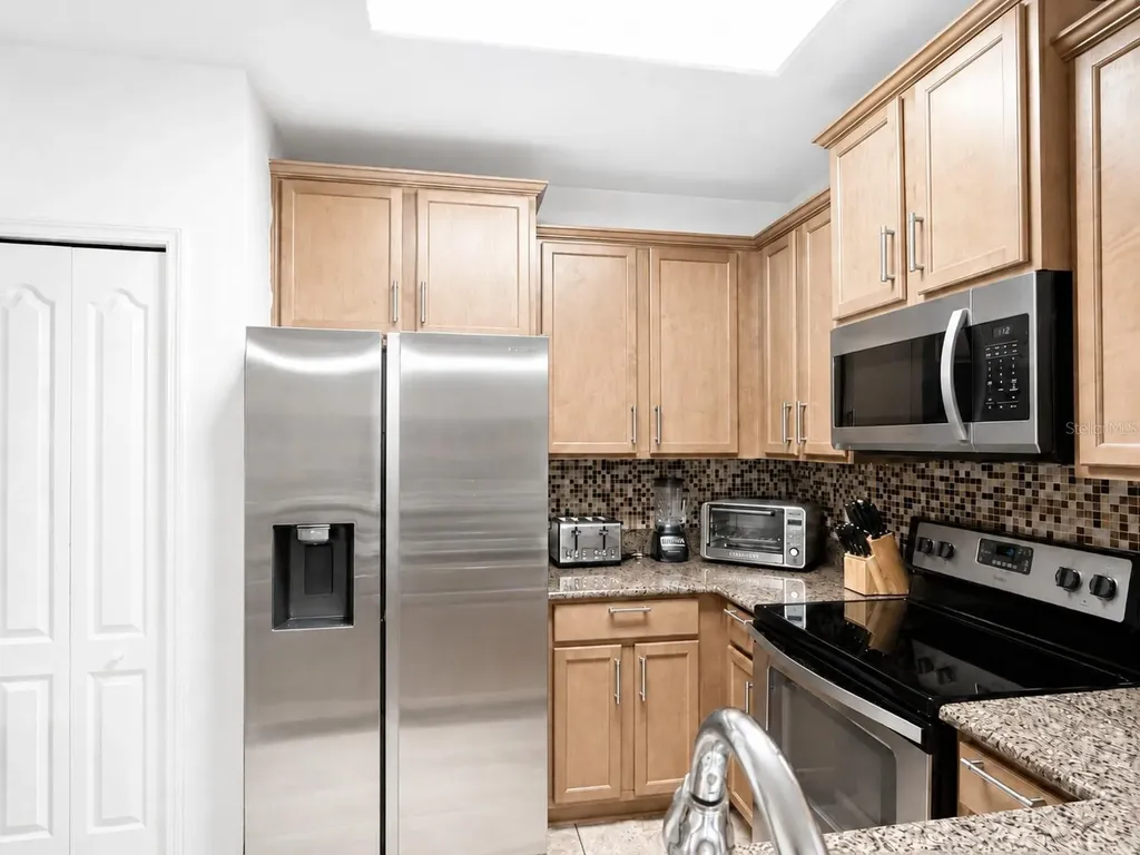 1056 Cypress Pointe Boulevard Davenport FL 33896