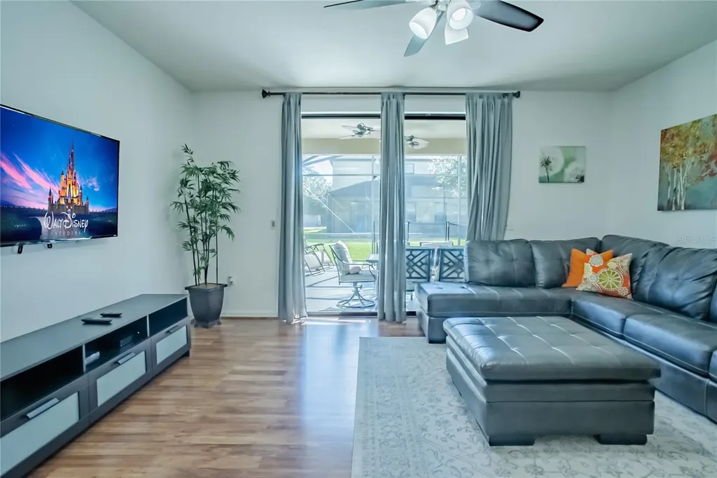 1056 Cypress Pointe Boulevard Davenport FL 33896