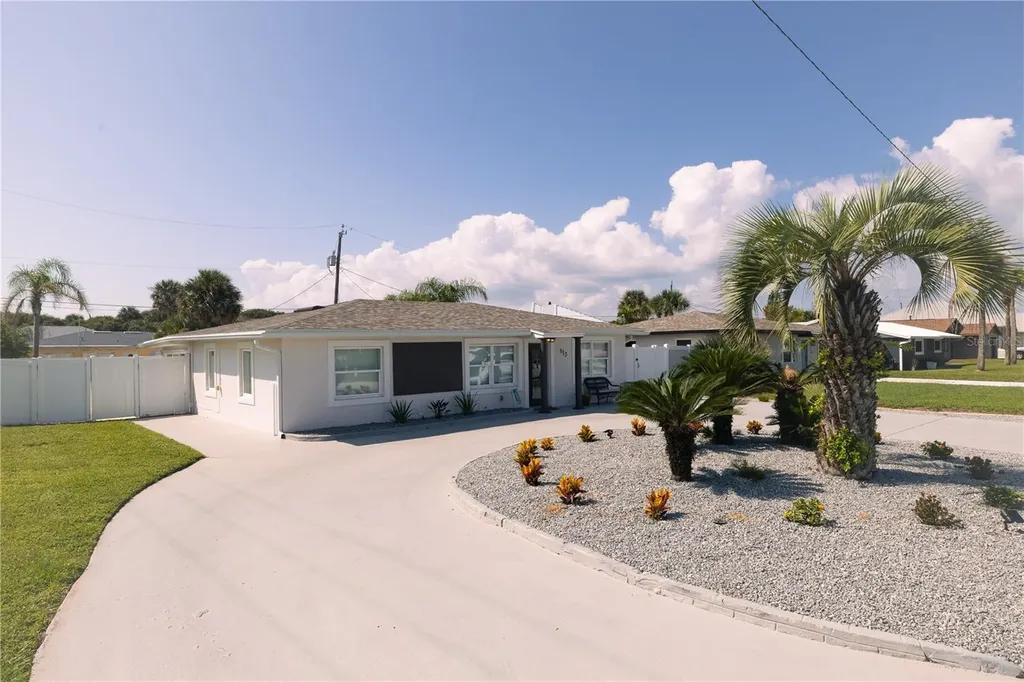 813 E 6th Avenue New Smyrna Beach FL 32169