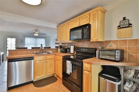 813 E 6th Avenue New Smyrna Beach FL 32169