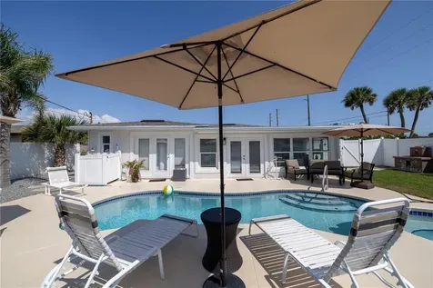 813 E 6th Avenue New Smyrna Beach FL 32169