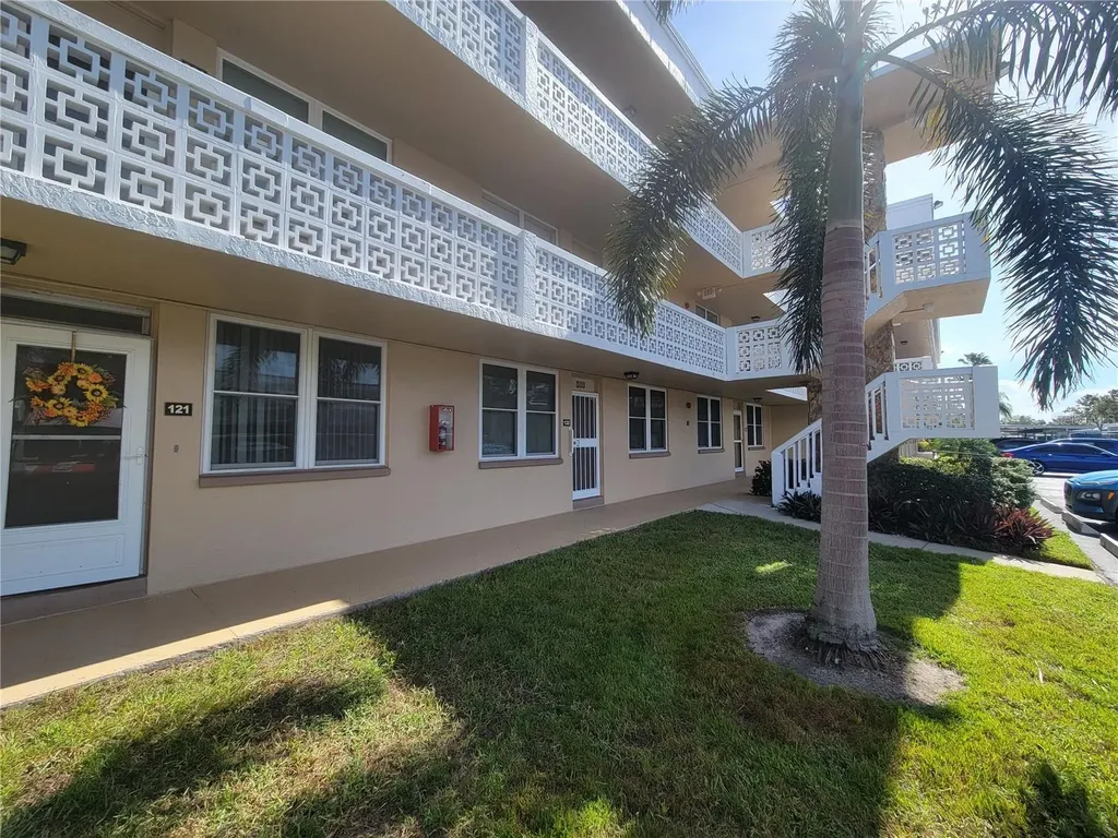 4915 Bay Street NE St Petersburg FL 33703